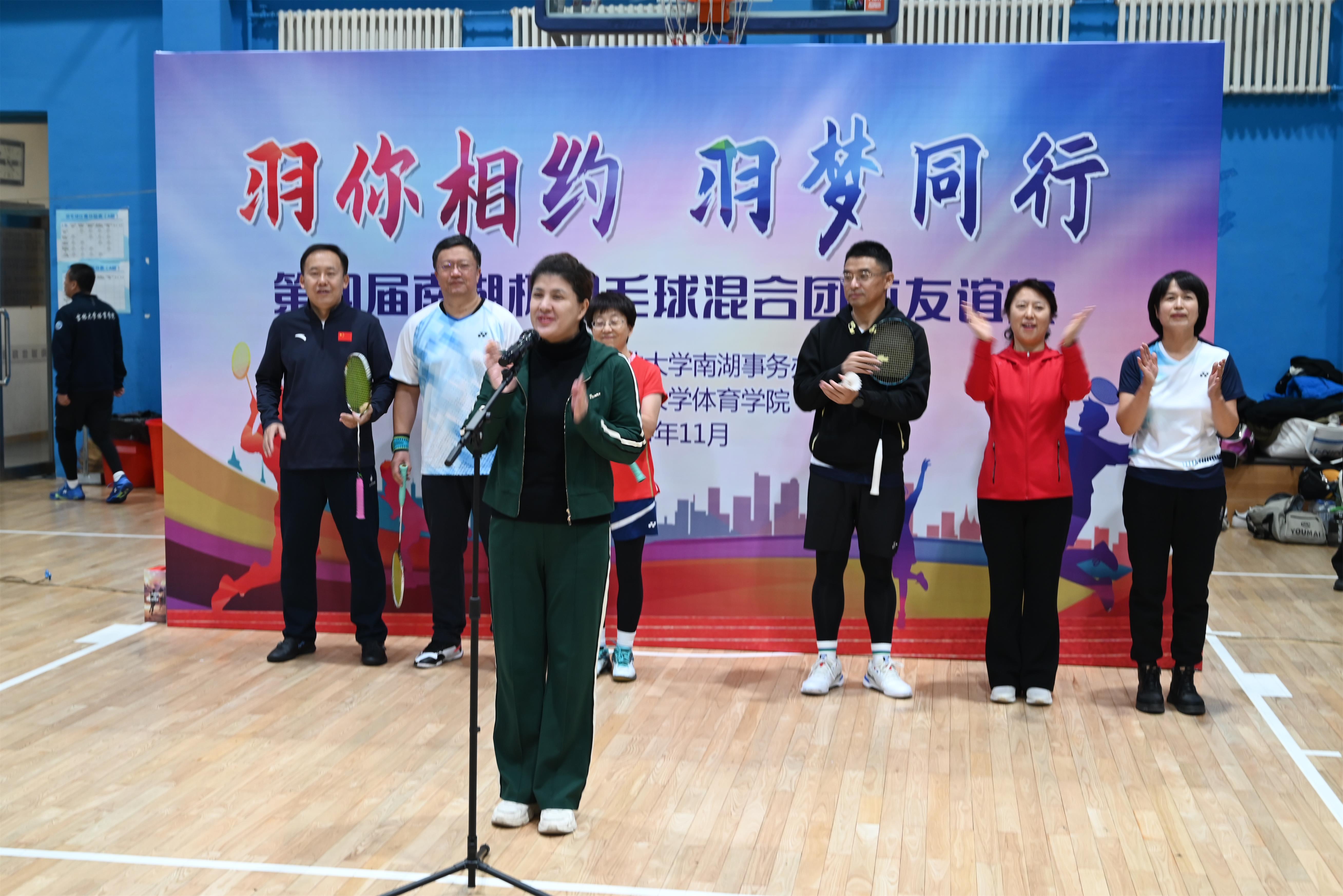 运动员们在赛后庆祝胜利,展现出团结互助的团队精神的简单介绍 运动员们在赛后庆祝胜利,展现出团结互助的团队精神的简单介绍